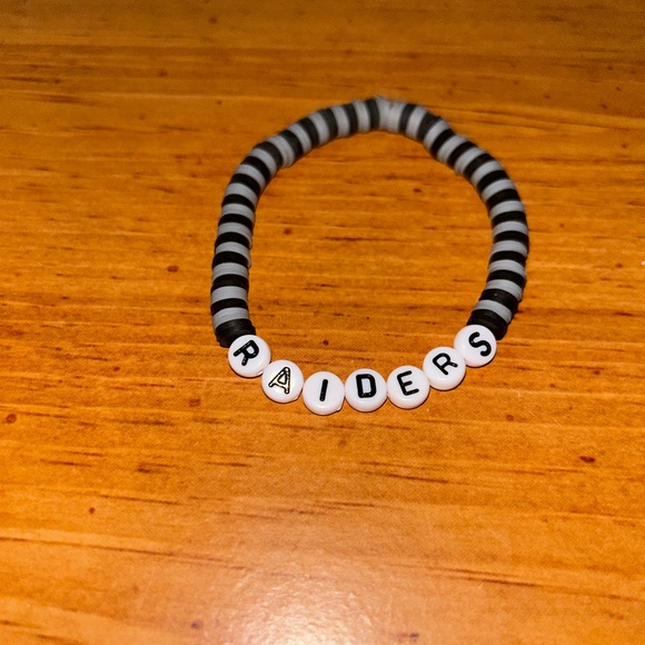 Las Vegas Raiders Heishi Bracelet - Picture 5 of 11